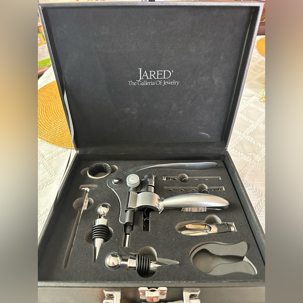 JARED Wine Accessory Set